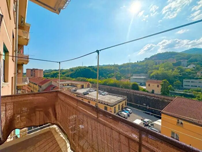 Appartamento trilocale in vendita in Via San Quirico, Genova