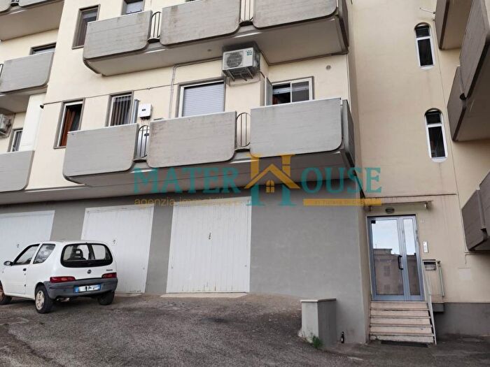 Appartamento con 6 locali in affitto in Via Padre Rosario Maria Mirabene, Centro, Matera