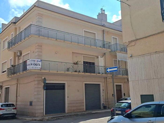 Casa con 9 locali in vendita in Conversano