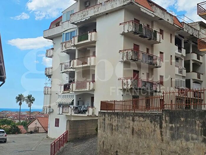 Appartamento trilocale in vendita in Via P Bergamo, Scalea