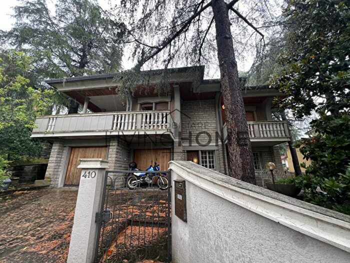 Casa con 8 locali in vendita in Via Pascoli, Cesena