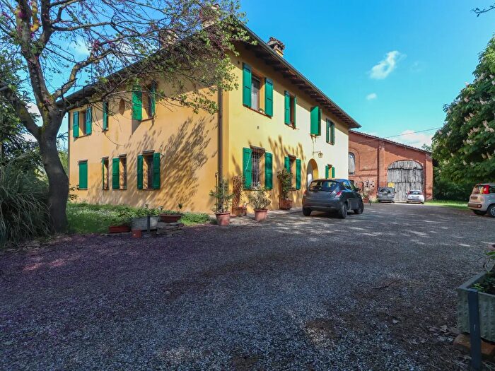 Appartamento con 6 locali in vendita in Via San Donato, Minerbio