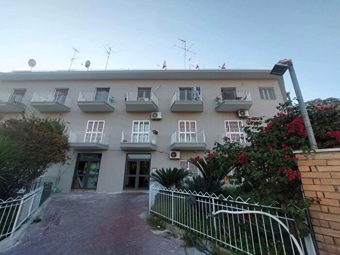 Appartamento quadrilocale in vendita in Via Terracina, Napoli