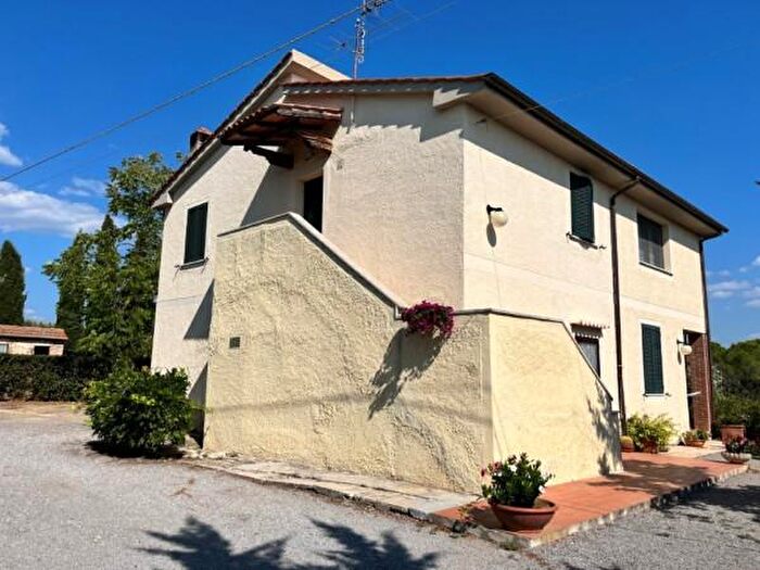 Casa con 6 locali in vendita in Magliano In Toscana
