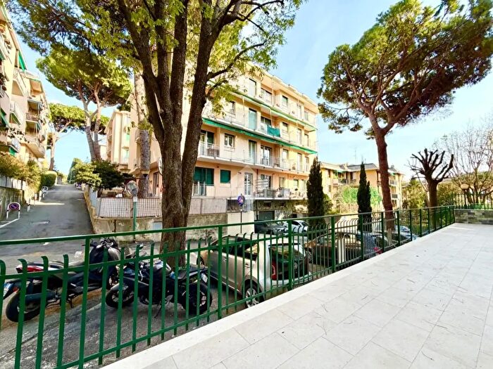 Appartamento quadrilocale in vendita in Viale Ponte dellAmmiraglio, Genova