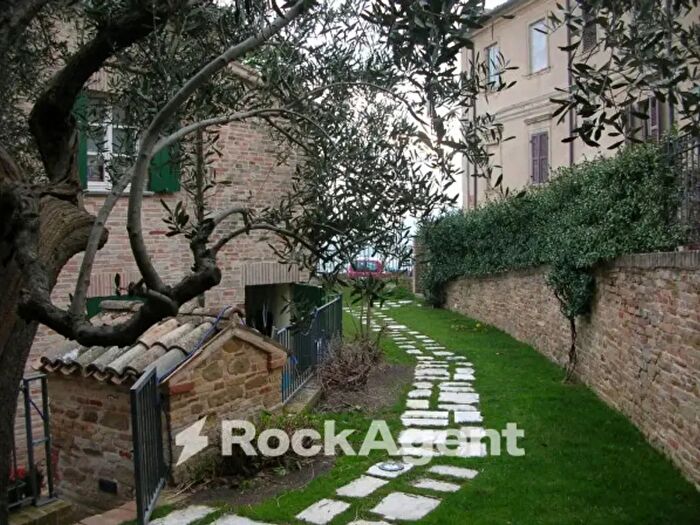 Casa con 6 locali in vendita in Via Mura, Fratte Rosa