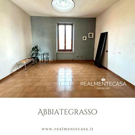 Appartamento trilocale in vendita in Viale Carlo Cattaneo, Abbiategrasso