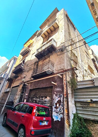 Appartamento trilocale in vendita in Via Cappuccinelle, Palermo