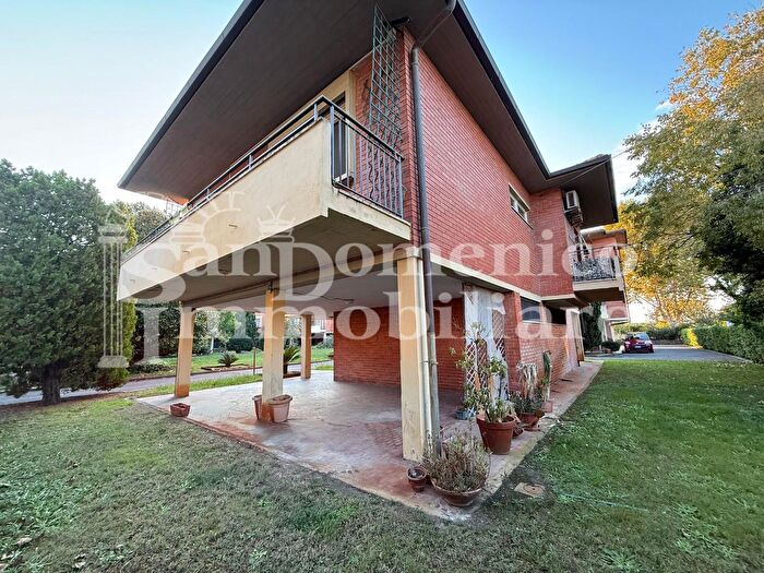 Casa con 8 locali in vendita in Pisa