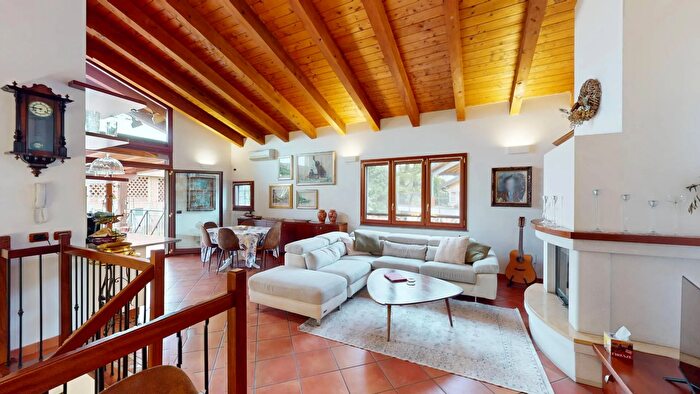 Casa con 5 locali in vendita in Via Novara, Milano