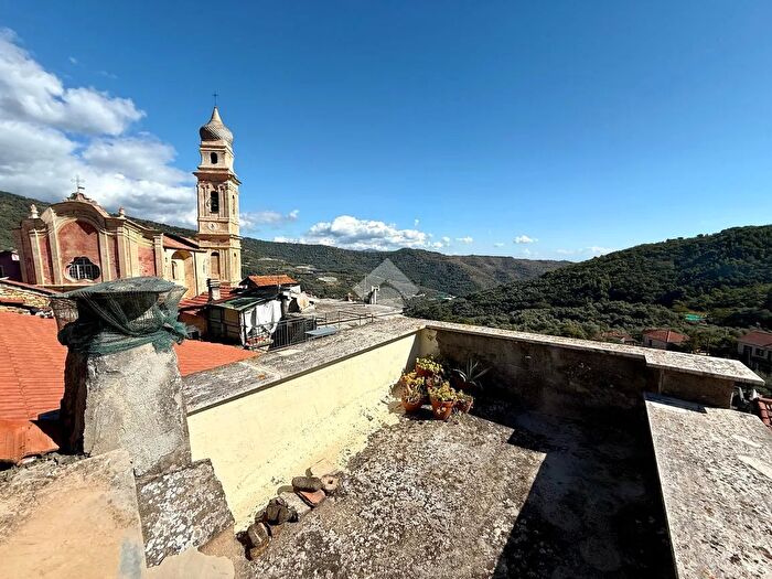 Casa con 7 locali in vendita in Via XXV Aprile, Pietrabruna