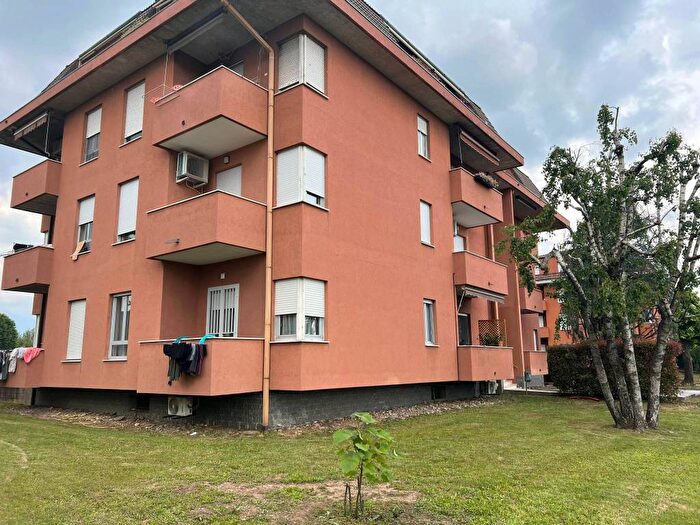 Appartamento trilocale in affitto in Via Dante Alighieri, Rovello Porro