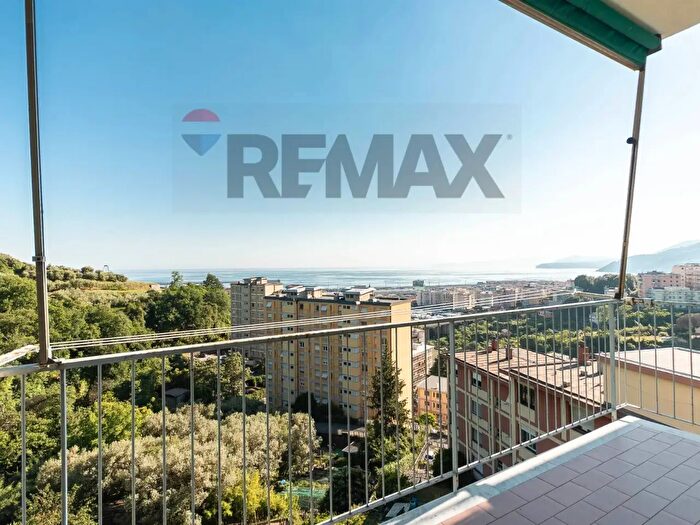 Appartamento con 5 locali in vendita in Via Ernesto Stassano, Genova