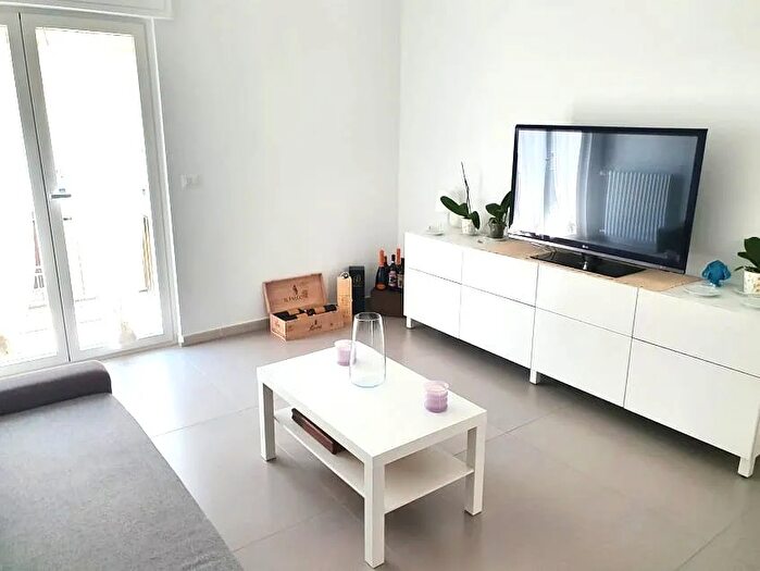 Appartamento trilocale in affitto in Via De Rossi, Bari