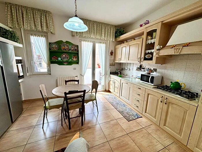 Appartamento quadrilocale in vendita in Piazza Ceriana, Alessandria