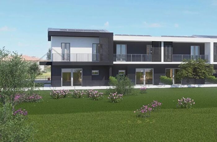 Casa con 6 locali in vendita in Via Campana, Cesena