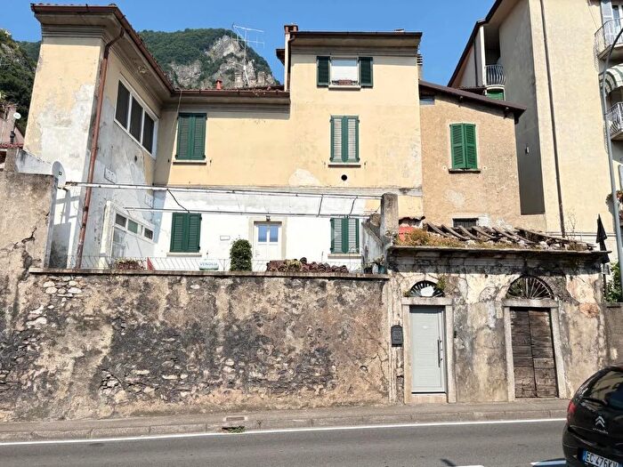 Appartamento quadrilocale in vendita in Via Roma, Vercurago