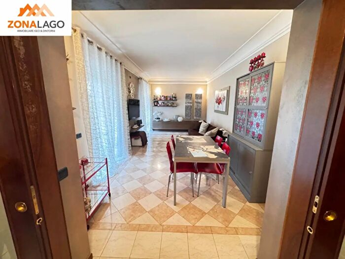 Appartamento trilocale in vendita in Via Manzoni, Darfo Boario Terme