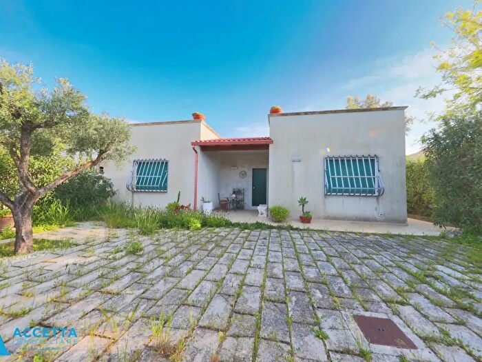 Casa trilocale in vendita in Via Delfini, Taranto