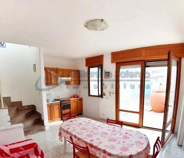 Casa quadrilocale in vendita in Castrignano Del Capo