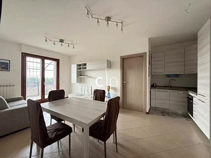 Appartamento trilocale in vendita in Via Aldo Bibolini Roma, Roma