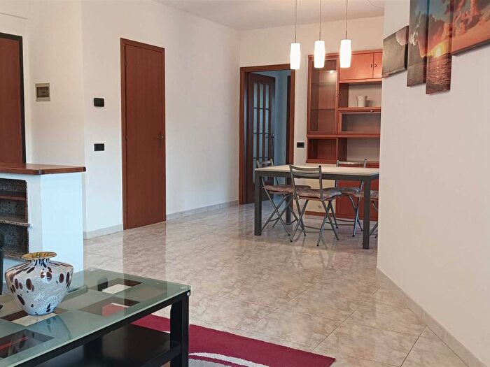 Appartamento trilocale in affitto in Via del Castagno, Zarini Valentini, Prato