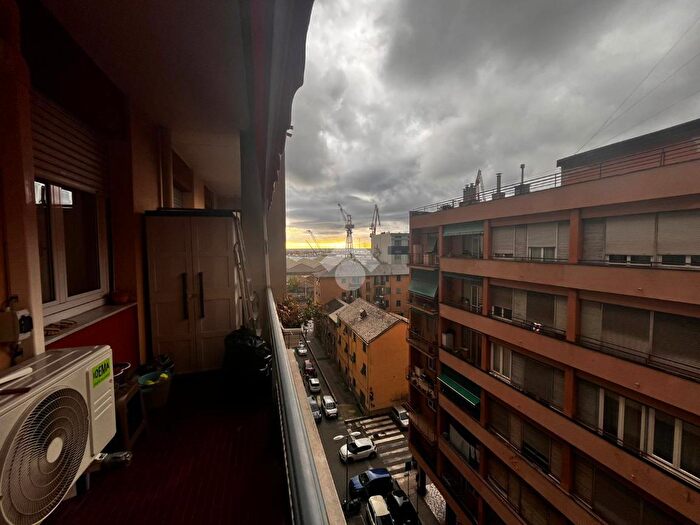 Appartamento con 5 locali in vendita in Via Catalani, Genova