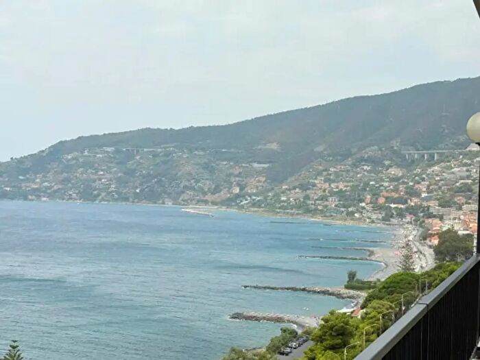 Appartamento trilocale in vendita in Via Aurelia Levante, Ospedaletti
