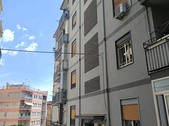 Appartamento trilocale in vendita in Via Santa Marta, Messina