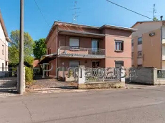 Appartamento con 5 locali in vendita in Via Asioli C, Correggio