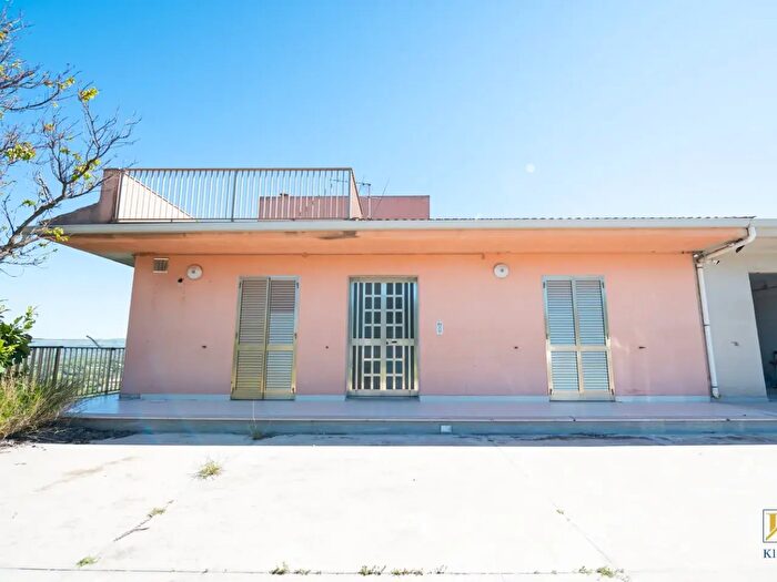 Casa con 7 locali in vendita in Contrada Quattro Cappelle, Chiaramonte Gulfi