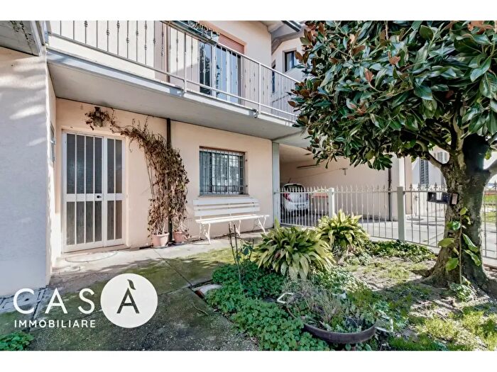 Casa con 8 locali in vendita in Viale dei Lombardi, Ravenna