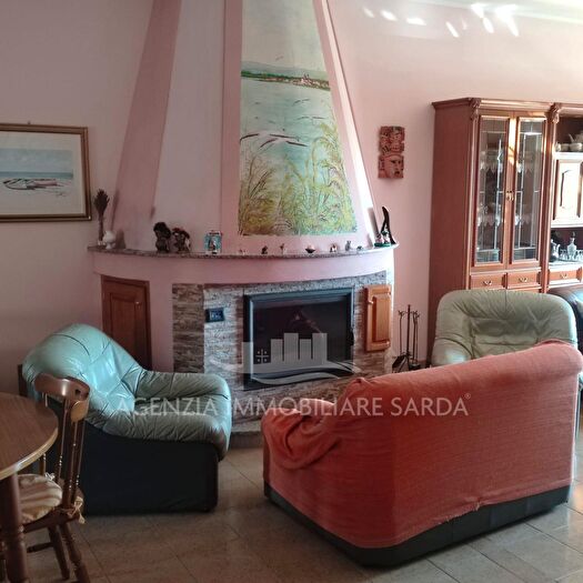 Casa con 7 locali in vendita in Cabras