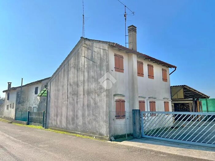 Casa con 5 locali in vendita in Via Siese, Resana