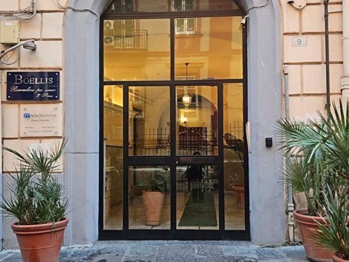 Appartamento trilocale in affitto in Salita Vetriera, Chiaia, Napoli