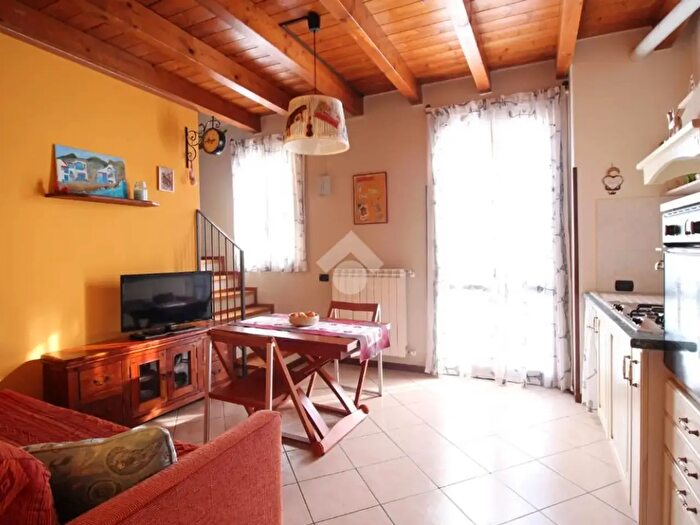 Appartamento bilocale in vendita in Piazza Trento E Trieste, Monticello Brianza