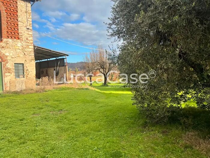 Casa con 5 locali in vendita in Lucca