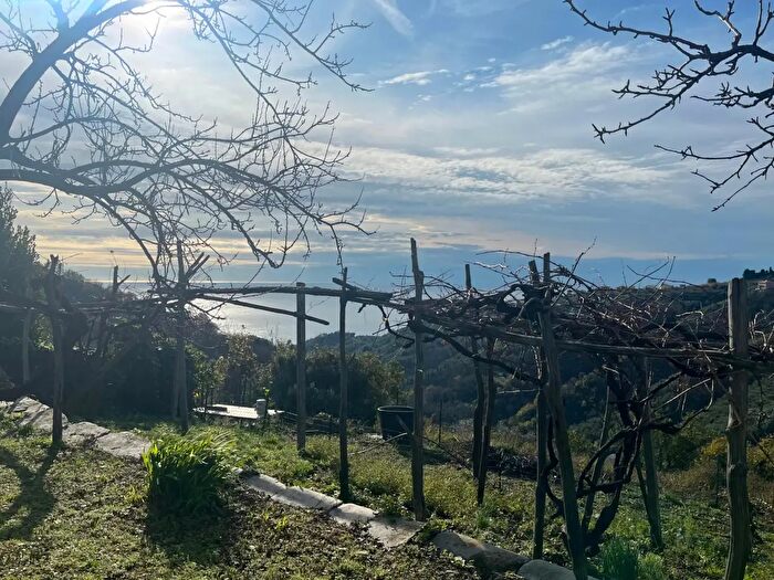 Casa con 6 locali in vendita in Lavagna