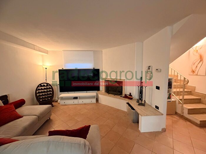 Casa con 8 locali in vendita in Via Uberto Mondolfi, Livorno