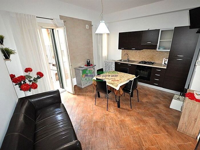 Appartamento bilocale in affitto in G SAMMITO, Centro, Ragusa