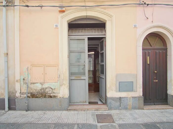 Appartamento trilocale in vendita in Via Vaccarini, Riposto