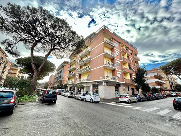 Appartamento trilocale in affitto in Via Federico Paolini, Ostia Levante, Roma