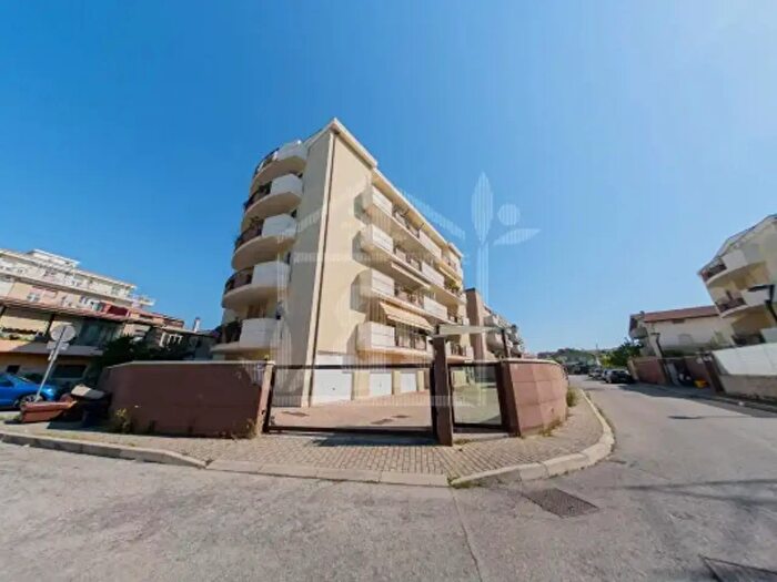 Appartamento trilocale in vendita in Via Tirino, Pescara