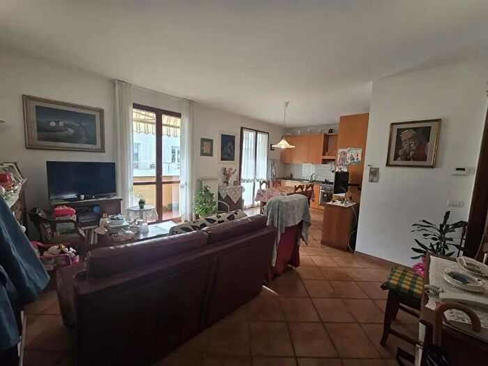 Appartamento quadrilocale in vendita in Ia della Pietra, Cascina