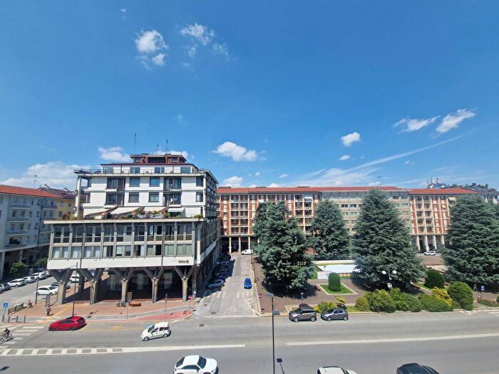 Appartamento con 5 locali in affitto in Piazza Europa, Centro, Cuneo