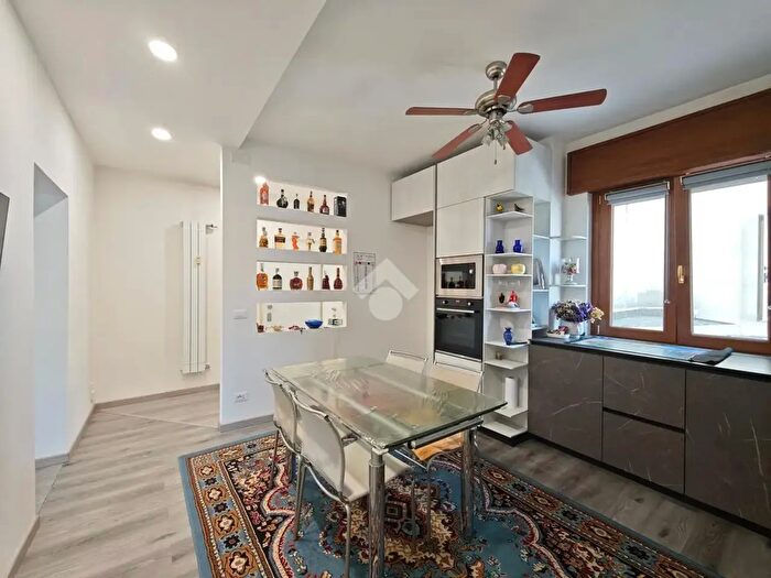 Appartamento trilocale in vendita in Via Volosca, Venezia