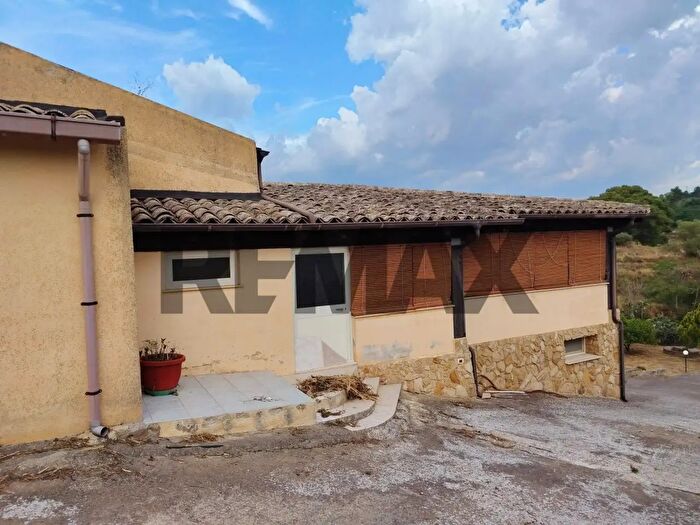 Casa trilocale in vendita in Contrada Terravecchia Snc, Grammichele