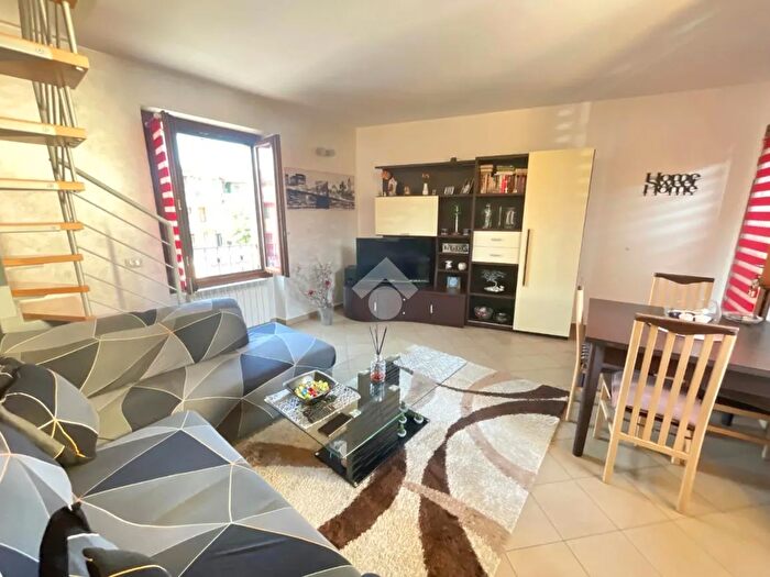 Appartamento trilocale in vendita in Via Piave, Rovello Porro