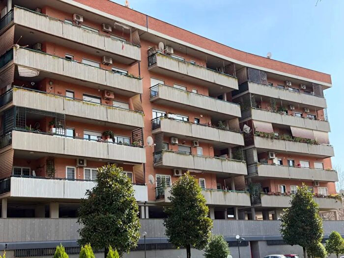 Appartamento trilocale in vendita in Roma