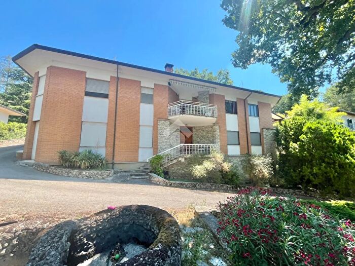 Appartamento quadrilocale in vendita in Via S Benedetto, Assisi